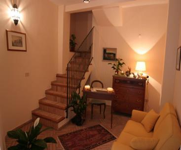 B&B Vicolo Vecchio แตร์ราชินา ภายนอก รูปภาพ