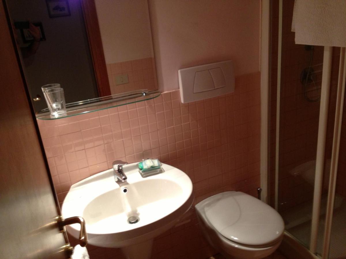 B&B Vicolo Vecchio แตร์ราชินา ภายนอก รูปภาพ